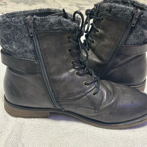 Rampage combat boots with a faux leather and sweater cuff